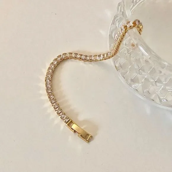 18K Gold Plated Princess Cut Square Diamond CZ Tennis Bracelet - Picture 2 of 5